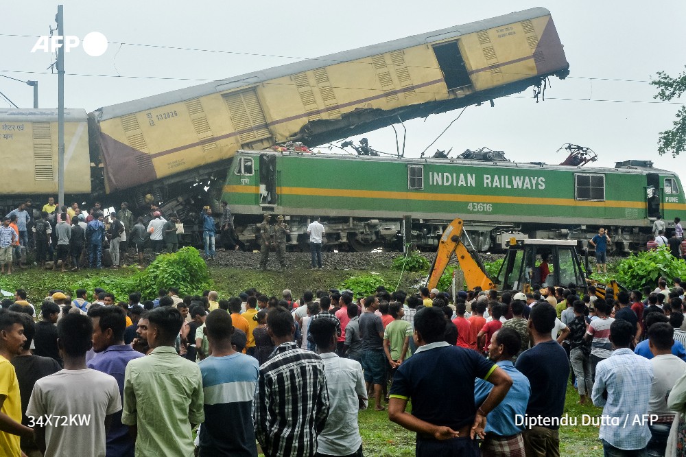Eight killed in India train crash after driver misses signal