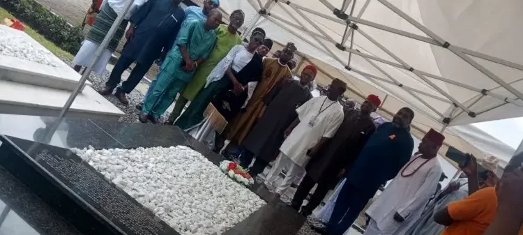 June 12: Anyaoku, Ike Nwachukwu, Yerima, others visit Abiola’s tomb … Say ‘a great leader Nigeria never had’