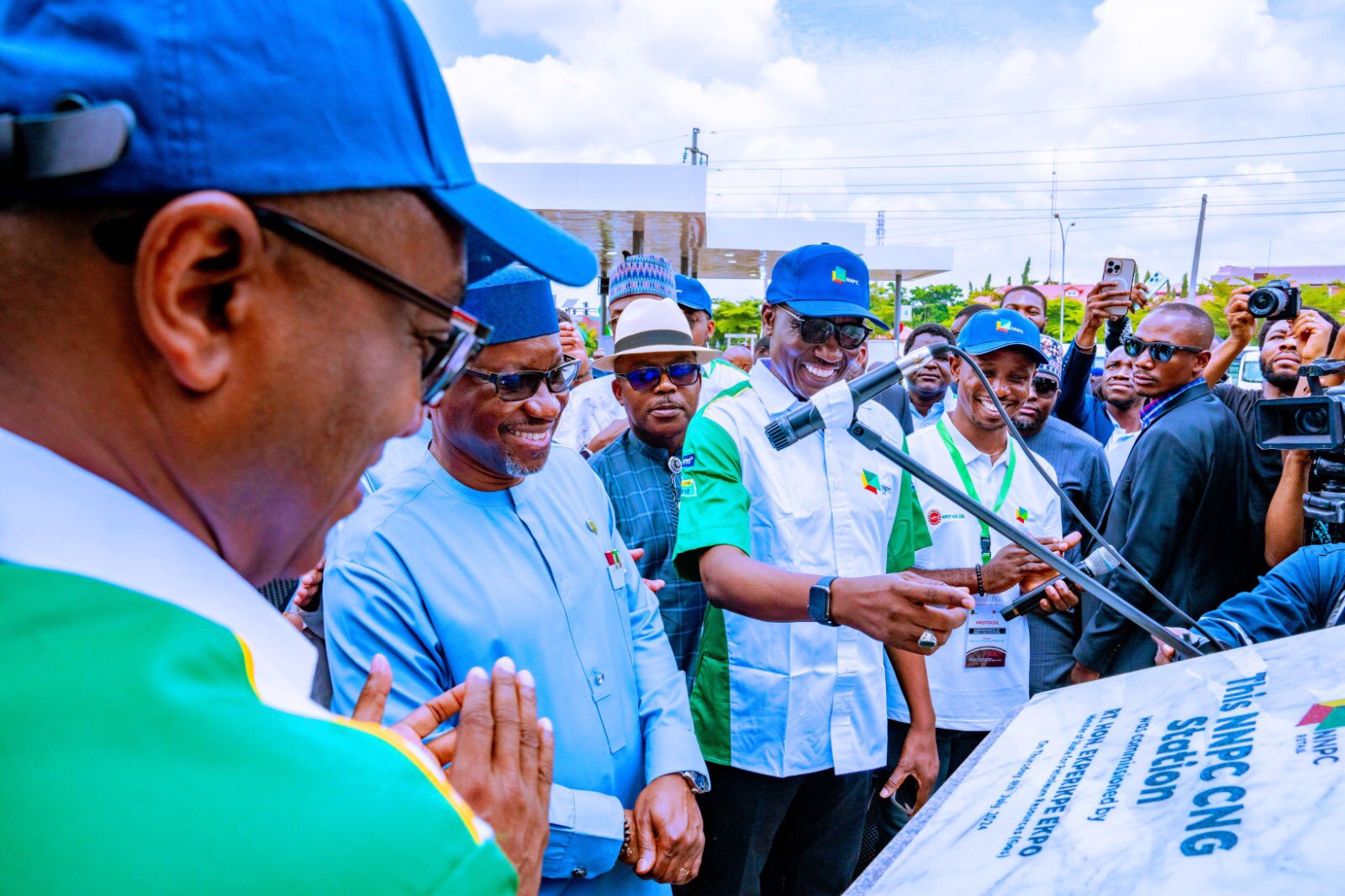 PHOTOS: FG commissions 12 CNG stations in Abuja, Lagos
