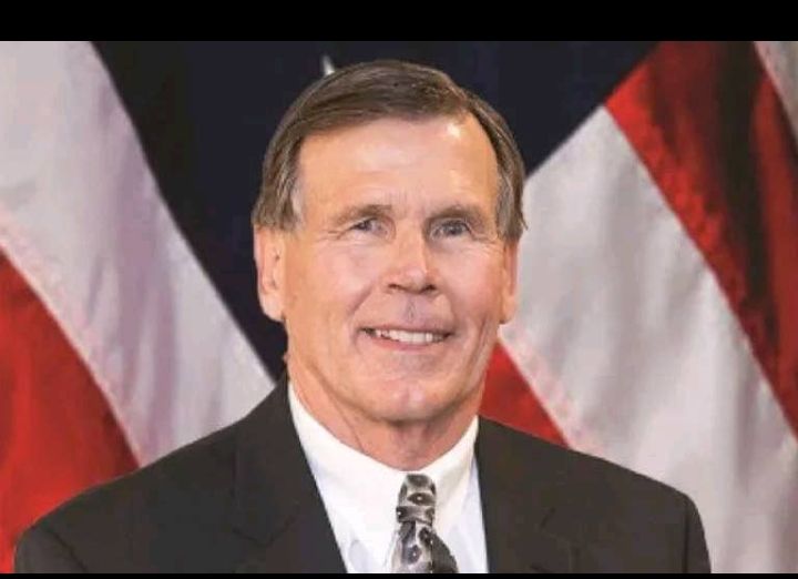 US judge shoots self inside courtroom on last day in office